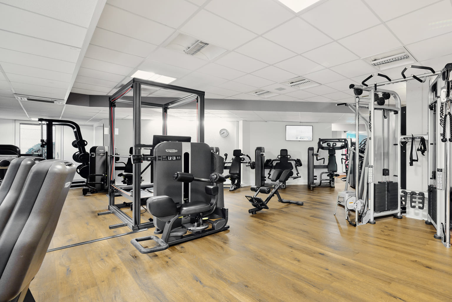 SportCenter Leuholz R5 9360 8000px Gerry Pacher.jpg