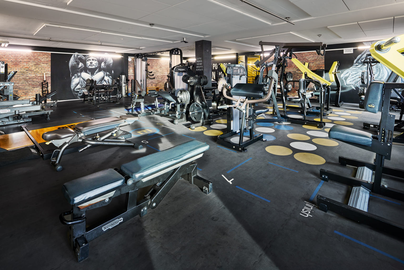 SportCenter Leuholz R5 9730 8000px Gerry Pacher.jpg