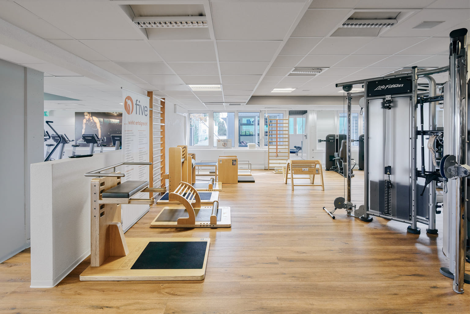SportCenter Leuholz R5 9792 8000px Gerry Pacher.jpg